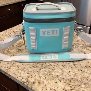 Yeti hopper 8 soft flip cooler.